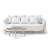 Luksusowa sofa ogrodowa na tarasie