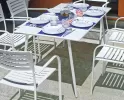 stalowy biały stół ogrodowy