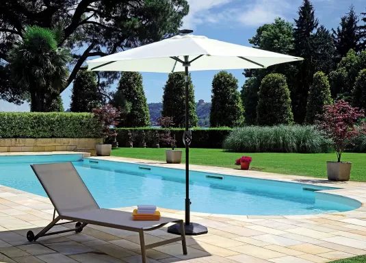 pochylany parasol ogrodowy ośr. 270 cm z ciemnoszarą nogą i kremowym poszyciem 