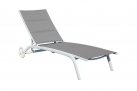 Biały leżak ogrodowy z szara tekstyliną SAMRINDA