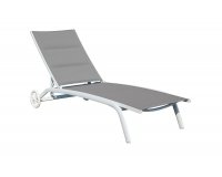 Biały leżak ogrodowy z szara tekstyliną SAMRINDA