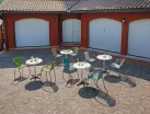 stoliki z aluminiową podstawą