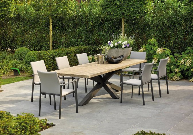 nowoczesny stół z podstawą aluminiową i grubum blatem teak nowoczesny stół z podstawą aluminiową i grubum blatem teak