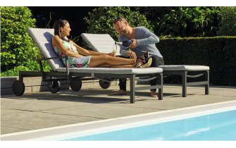 leżak ogrodowy na kółkach ANABEL aluminiowy w kolorze ciemnoszarym