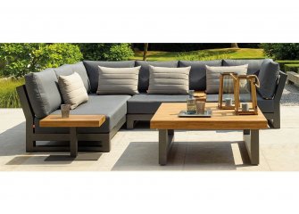 Mniejsza wersja mebli ogroodwych aluminiowych NEVADA - konstrukcja cienmoszara stolik z blatem teak stolik boczny
