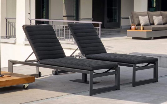 Aluminiowy leżak ogrodowy z kółkami DELTA nowoczesny ciemnoszary poduszka Carbon AllWeather Aluminiowy leżak ogrodowy z kółkami DELTA nowoczesny ciemnoszary poduszka Carbon AllWeather