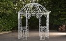 biały pawilon ogrodowy metalowy retro