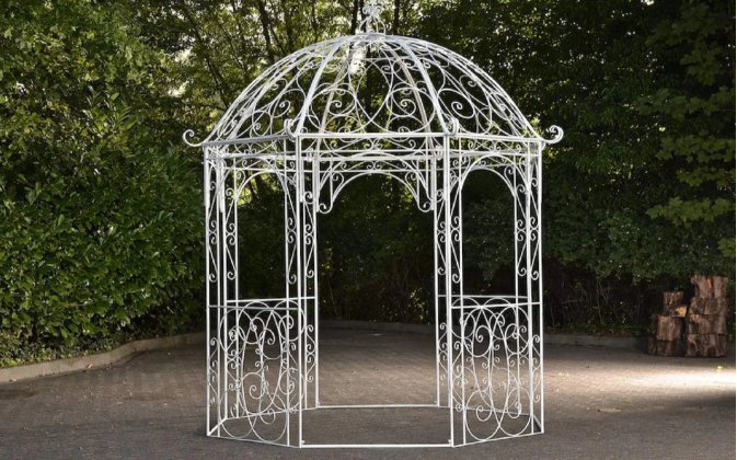 biały pawilon ogrodowy metalowy retro