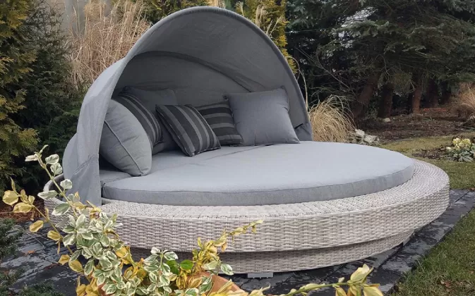 Łóżko ogrodowe okrągłe z technorattanu SIROS z daszkiem jasnoszare