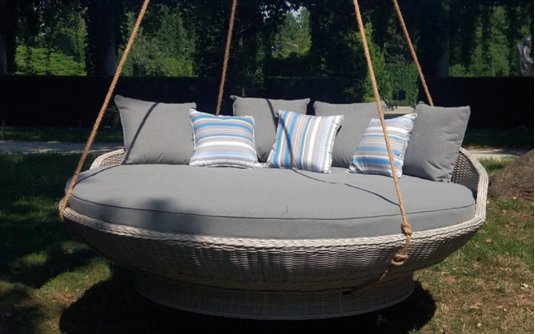 wisząca lezanka ogrodowa CORSO z technorattanu jasnoszarego wisząca lezanka ogrodowa CORSO z technorattanu jasnoszarego