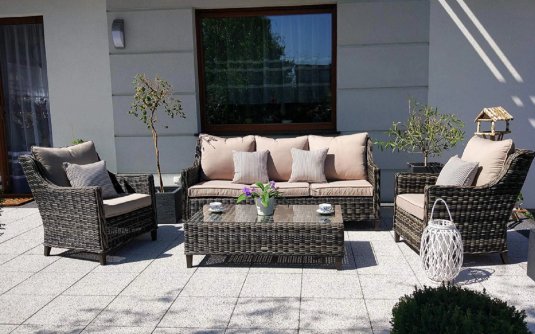 meble wypoczynkowe na taras z technorattanu szarobrązowe