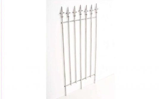 Biała postarzana trelisa płotek z ornamentami ogrodowa ELIZZE metaloplastyka