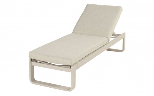 Aluminiowy jasnobezowy lezak ogrodowy z materacem Olefin MILANO