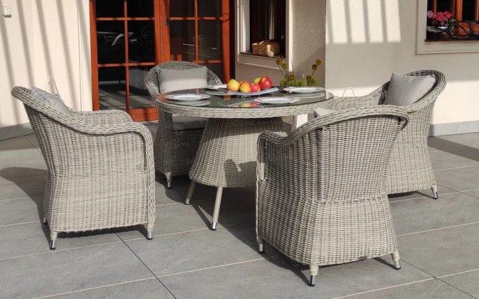 Zestaw stołowy na taras KUMBANG 110 okrągły stół 110 4 fotele z technorattanu jasnoszarego