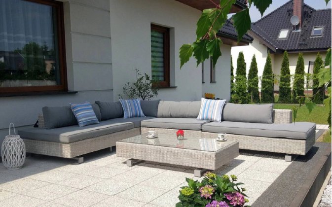 Nowoczesny komplet narożny na taras z jasnoszarego technorattanu SYMBA