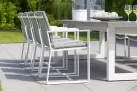 Meble ogrodowe aluminiowe stołowe STELVIO 300 - nogi białe - blat ceramiczny i fotele białe PRIMAVERA