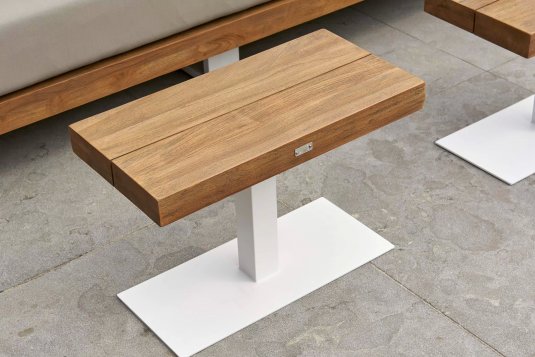 Aluminiowy biały stolik ogrodowy z blatem teak FITZ ROY