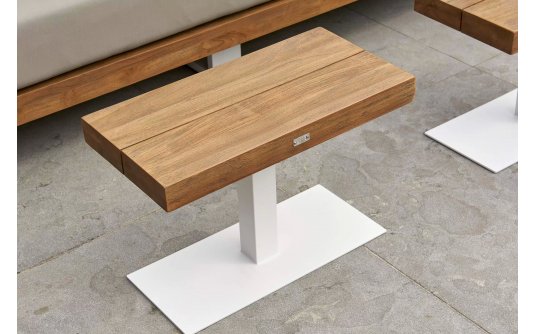 Aluminiowy biały stolik ogrodowy z blatem teak FITZ ROY Aluminiowy biały stolik ogrodowy z blatem teak FITZ ROY