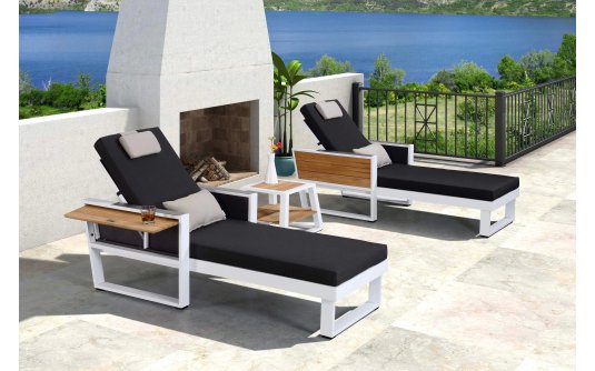 Komplet 2 leżaków ogrodowych aluminiowych białych YORK Higold ze stolikiem teak