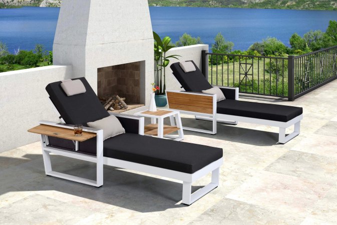 Komplet 2 leżaków ogrodowych aluminiowych białych YORK Higold ze stolikiem teak