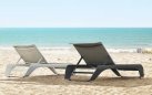 Ekskluzywny leżak z kółkami i stolikiem bocznym ONDA Higold 