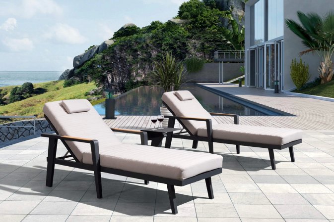 Komplet 2 leżaków czarnych aluminiowych na taras EMOTI Higold ze stolikiem