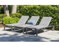 Aluminiowy leżak ogrodowy z kółkami ciemnoszary TROPIC