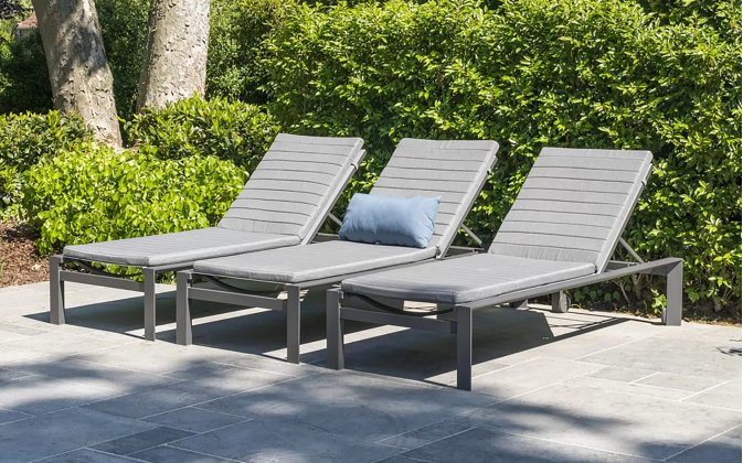 Aluminiowy leżak ogrodowy z kółkami ciemnoszary TROPIC