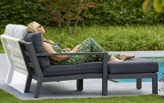 Szezlong ogrodowy nowoczesny aluminiowy ciemnoszary TIMBER szara gruba poduszka