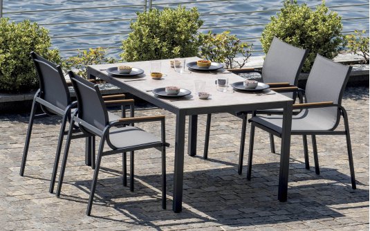 TARQUINIA zestaw ogrodowy ze stali z 4 krzesłami 150×90 antracytowy TARQUINIA zestaw ogrodowy ze stali z 4 krzesłami 150×90 antracytowy