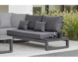 Dwuosobowa sofa ogrodowa ze stolikiem na końcu z desek kompozytowych CZARNYCH