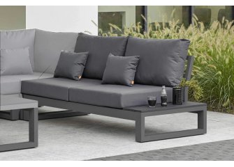 Dwuosobowa sofa ogrodowa ze stolikiem na końcu z desek kompozytowych CZARNYCH