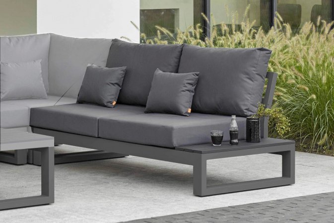 Dwuosobowa sofa ogrodowa ze stolikiem na końcu z desek kompozytowych CZARNYCH