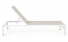 Biały leżak ogrodowy aluminiowy z piaskowym siedziskiem z tekstyliny konnor bizzotto