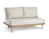 Sofa dwuosobowa aluminiowa ogrodowa z platformą teak KYTSU oparcia jasnoszare poduszki szarobeżowe