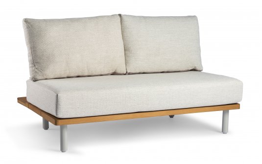 Sofa dwuosobowa aluminiowa ogrodowa z platformą teak KYTSU oparcia jasnoszare poduszki szarobeżowe Sofa dwuosobowa aluminiowa ogrodowa z platformą teak KYTSU oparcia jasnoszare poduszki szarobeżowe