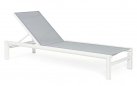 Biały leżak ogrodowy aluminiowy z kółkami tekstylina skipper bizzotto