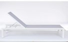 Biały leżak ogrodowy aluminiowy z kółkami tekstylina skipper bizzotto