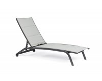 Antracytowy aluminiowy leżak na taras z kółkami CLEOPAS bizzotto tekstylina szara