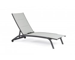 Antracytowy aluminiowy leżak na taras z kółkami CLEOPAS bizzotto tekstylina szara
