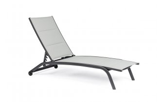 Antracytowy aluminiowy leżak na taras z kółkami CLEOPAS bizzotto tekstylina szara