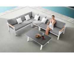 Nowoczesny narożnik ogrodowy biały z szarymi poduszkami Olefin Higold