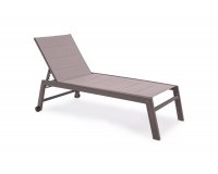 Beżowy aluminiowy leżak na taras z siedziskiem z tekstyliny z kółkami HILDE