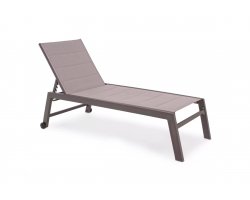 Beżowy aluminiowy leżak na taras z siedziskiem z tekstyliny z kółkami HILDE