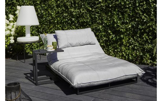 Łóżko ogrodowe czarne z materacem Sunbrella jasnoszarym EMMA Hartman
