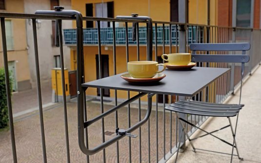 Składany stolik na balkonową barierkę RINGH antracyt