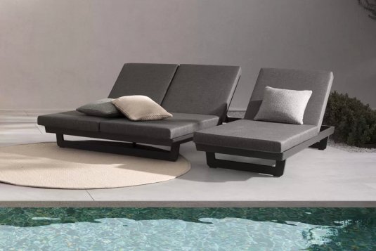 Ciemnoszary leżak ogrodowy z kółkami aluminiowy INFINITY bizzotto