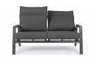Szara sofa dwuosobowa z pochylanymi oparciami aluminiowa KLEDI bizzotto