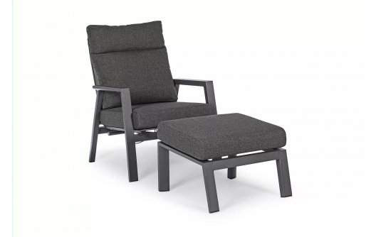 Szary fotel na taras z aluminium z pochylanymi oparciami i podnóżkiem KLEDI bizzotto z podnóżkiem i stolikiem
