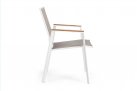 Białe aluminiowe krzesło sztaplowane wstawki teak CAMERON bizzotto
